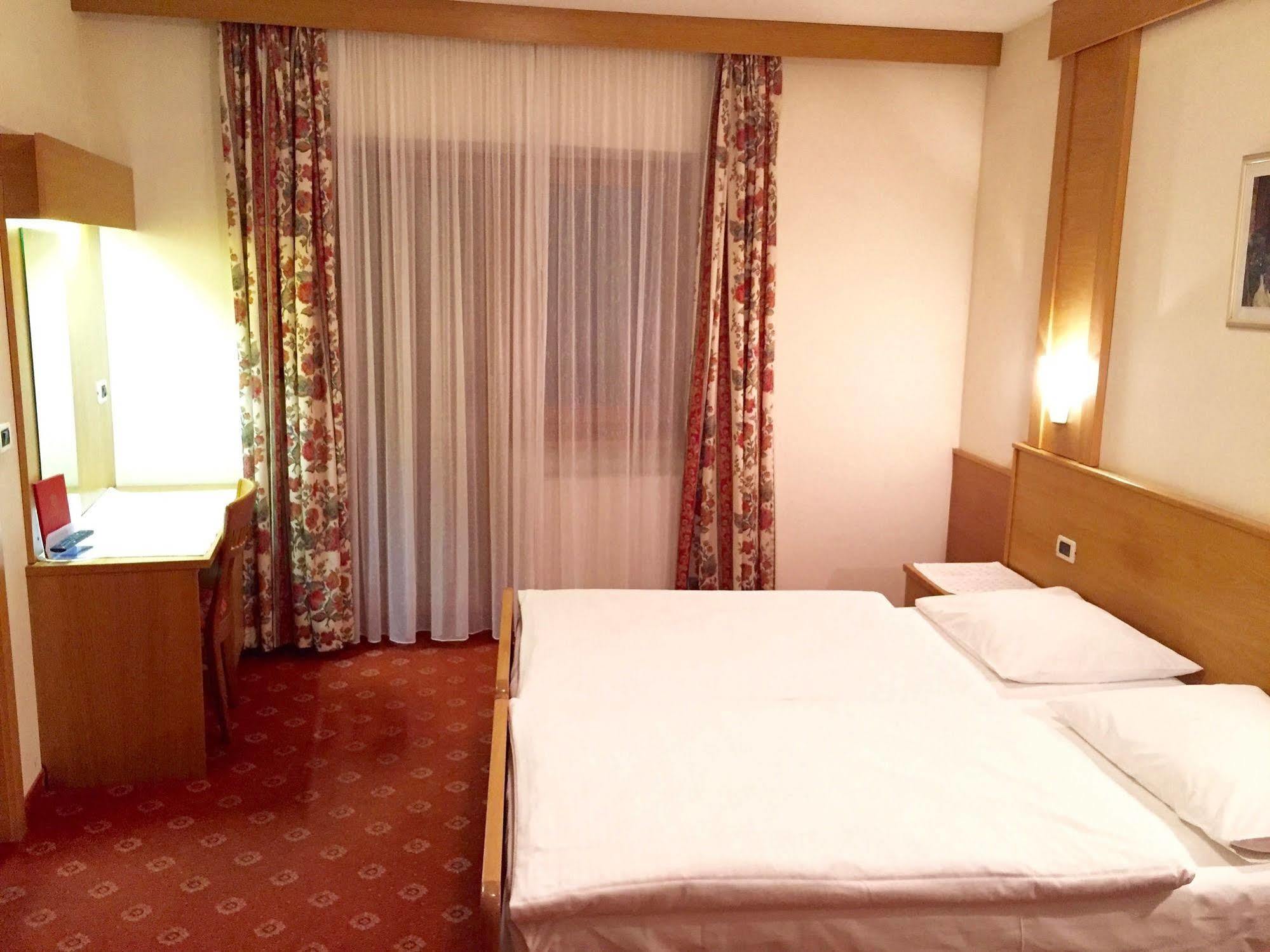 Hotel Waldheim Sarnonico Zewnętrze zdjęcie